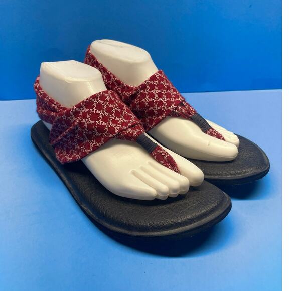 Women's Sanuk Yoga Sling 2 Sandals Flip Flops Size 9 Black Red Star Design - Picture 1 of 11